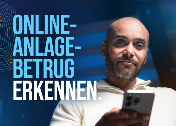 Online-Anlagebetrug erkennen Kriminalhauptkommissar Carlos Gooding mit Smartphone neben der Aufschrift "Online-Anlage-Betrug erkennen" auf dunkelblauem Hintergrund.